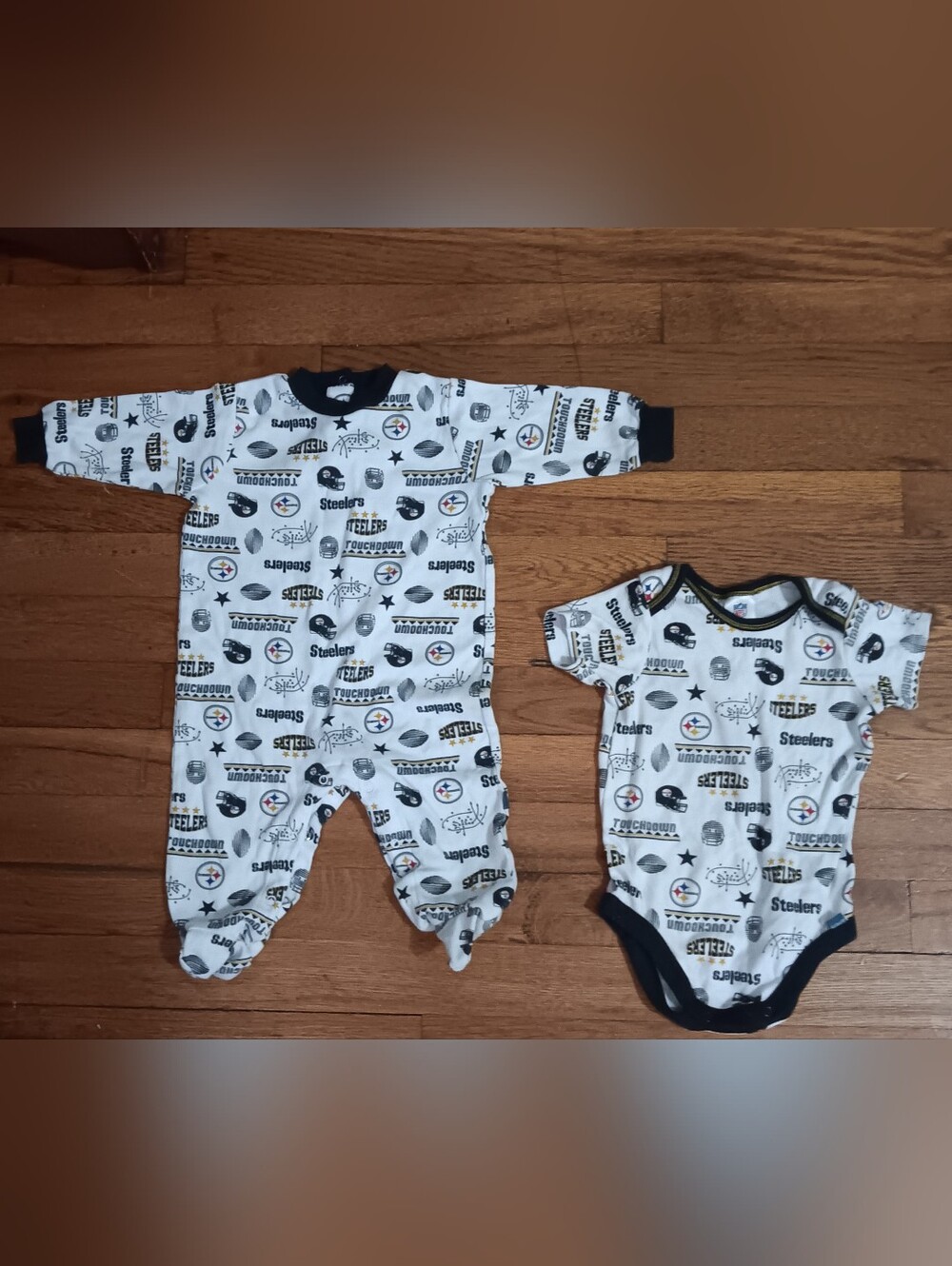 NFL White & Black Pittsburgh Steelers Baby Onesie Set